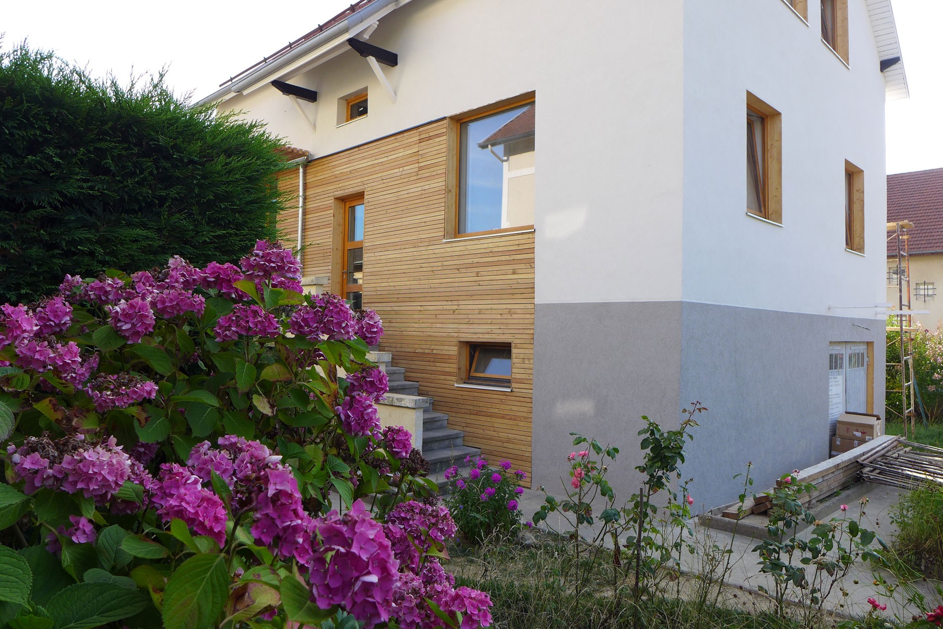 asb-architecture-savoie-chambery-renovation-maison-de-ville-bois-enduit-1